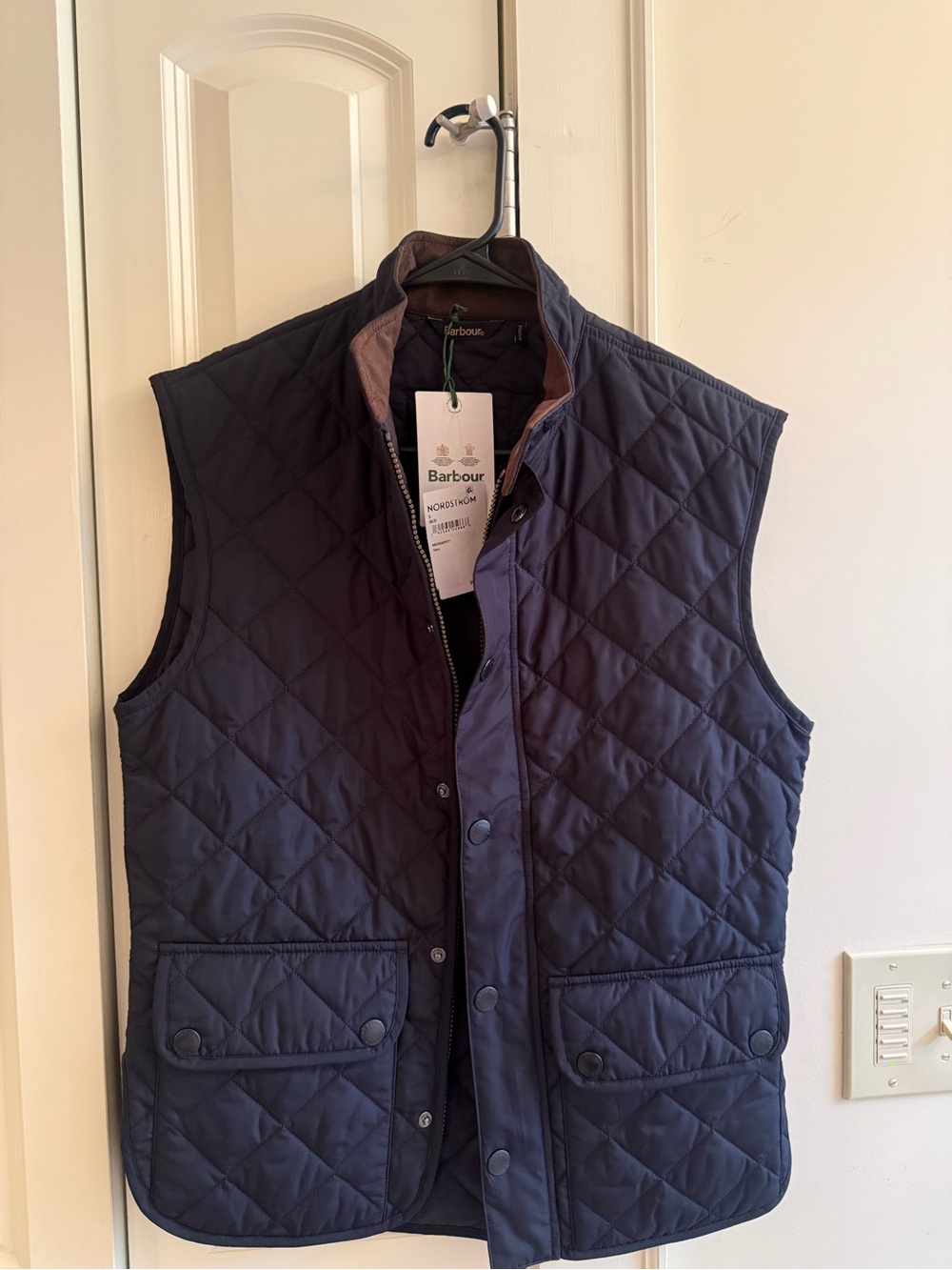NWT Barbour Lowerdale Gilet Quilted Vest
Navy Blue Size Small 🍂🍁🍂